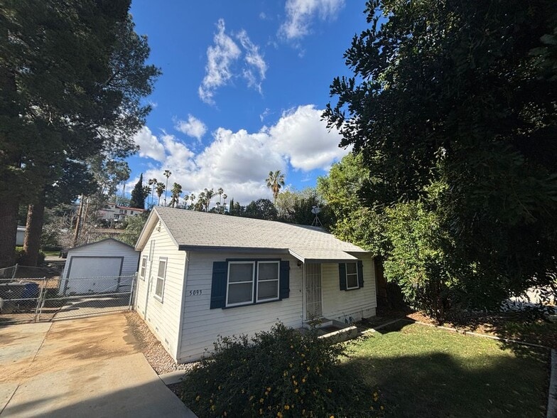 Building Photo - 5093 Olivewood Ave