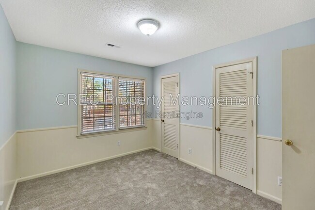 Building Photo - 321 Shaftesbury Ln