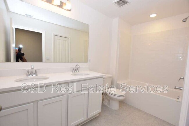 Building Photo - 4130 Collegiate Blvd
