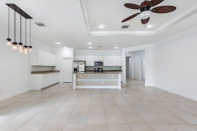 Building Photo - 1367 NW Leonardo Cir