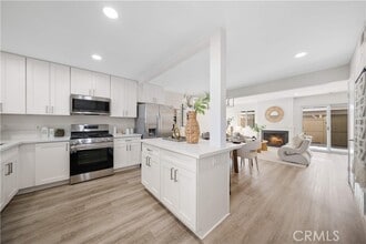 Building Photo - 49 Thicket