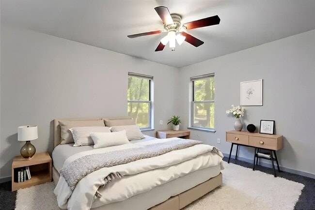 Building Photo - 4704 S Forest Dr