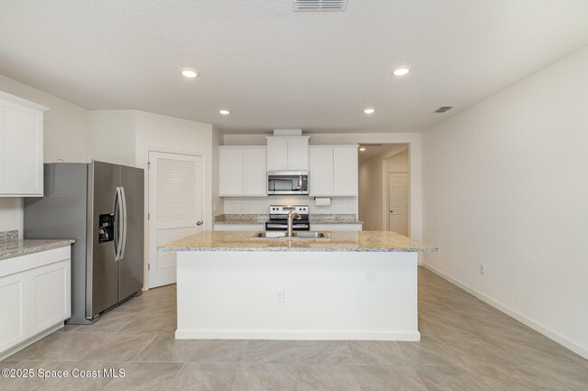 Building Photo - 6714 Topaz Dr