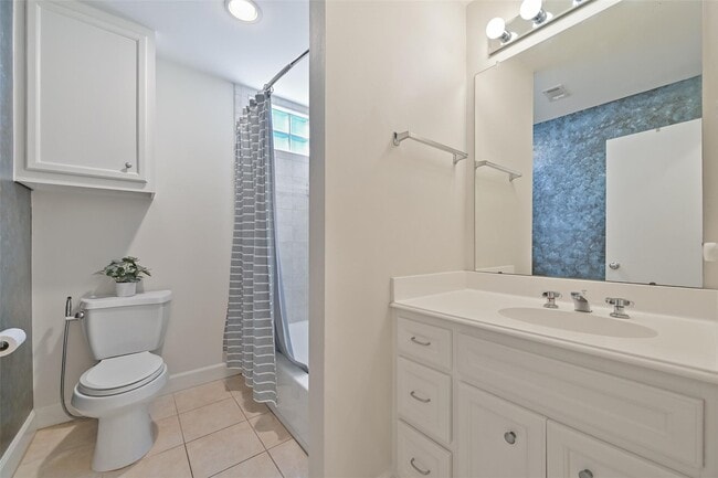 Building Photo - 8715 Meadowcroft Dr