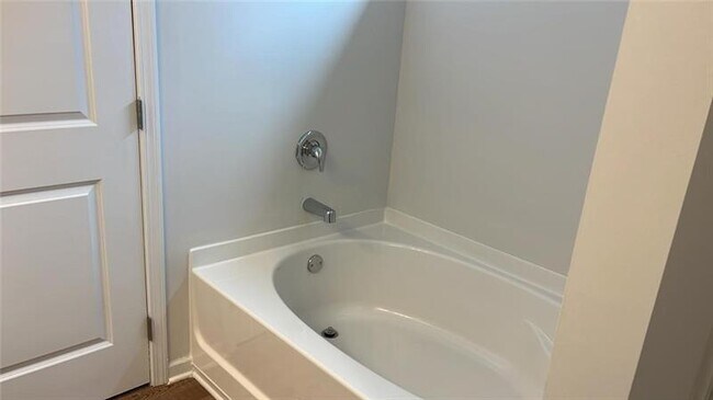 Building Photo - 285 Springwood Ln