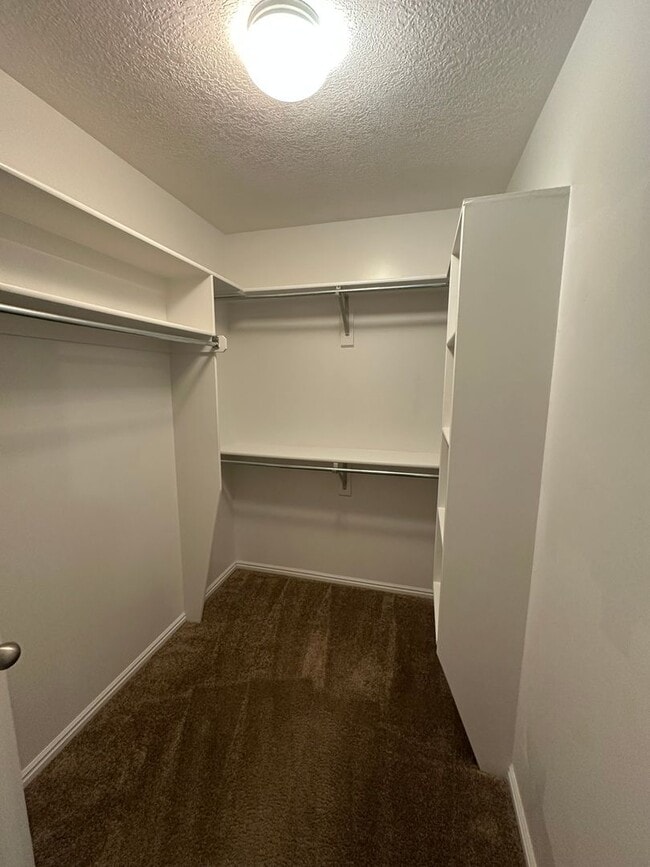 Building Photo - 4 Bed | 2.5 Bath Home in Clinton – Ready for Move-In!