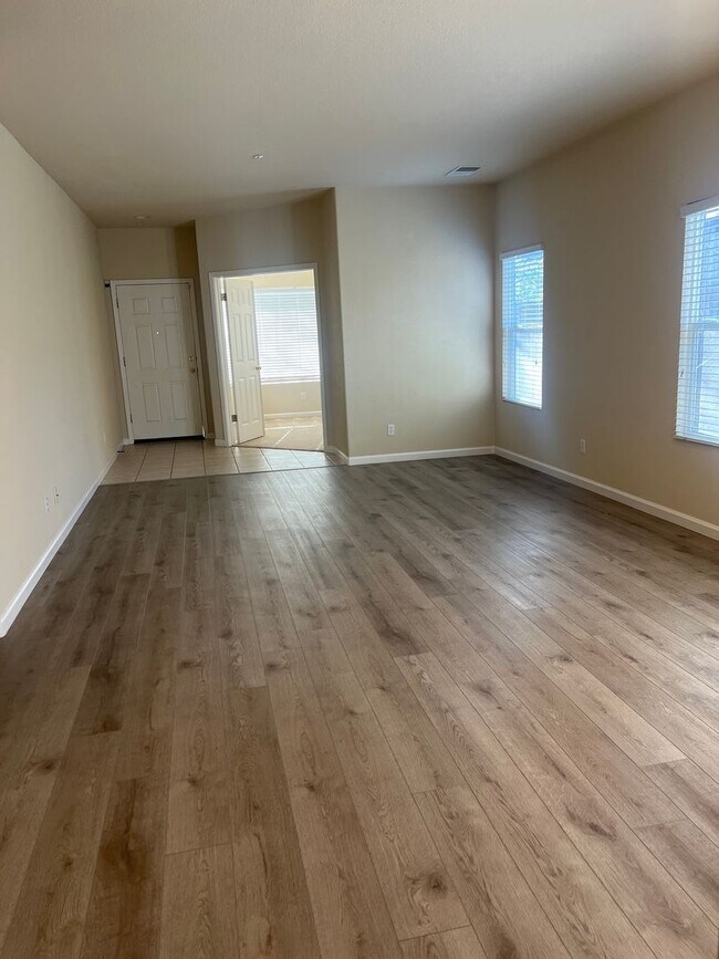 Building Photo - **Available Now Single Level  3 Bedroom 2 Bathroom with a Office**