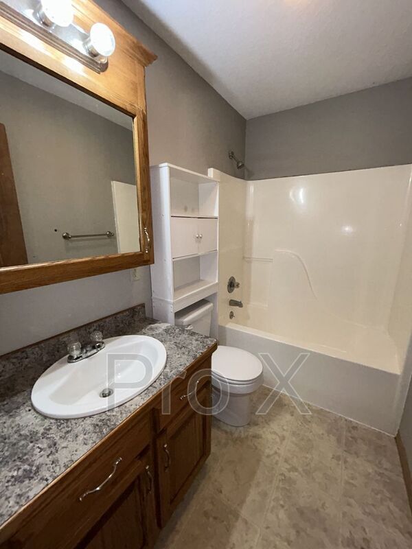 Building Photo - 517 E Park St