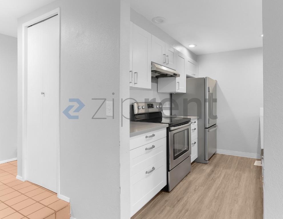 Building Photo - Unit