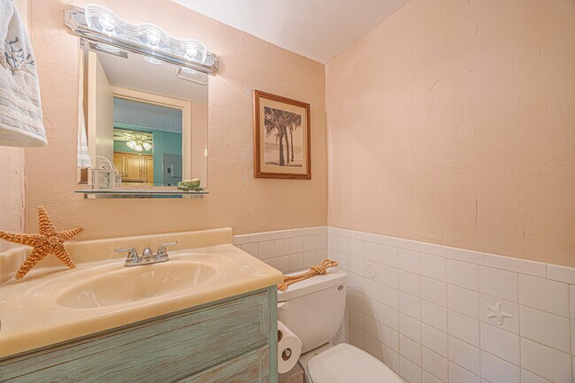 Building Photo - 1516 S Lakeside Dr