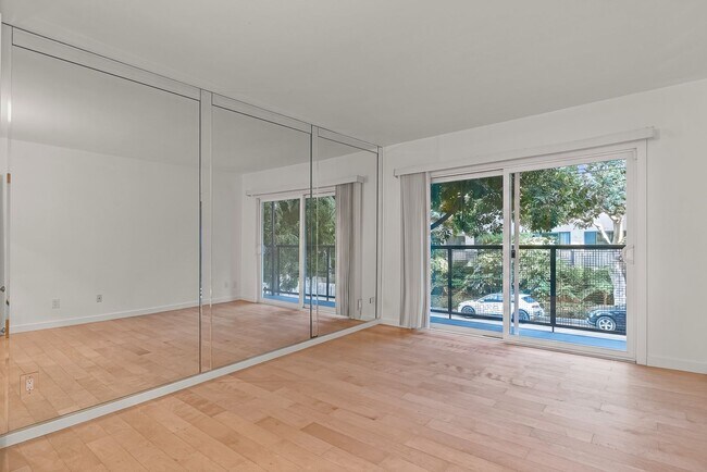 Building Photo - Fully remodeled 2BR/2BA Condo in prime West Hollywood!