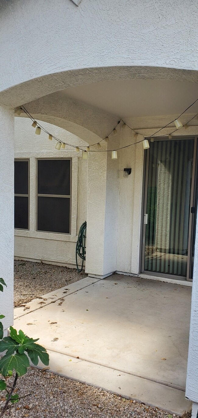 Building Photo - Beautiful 4-Bedroom Home For Rent in Queen...