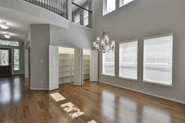 Building Photo - 12218 Valley Lodge Pkwy