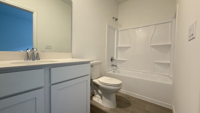 Building Photo - 9230 Country House Dr