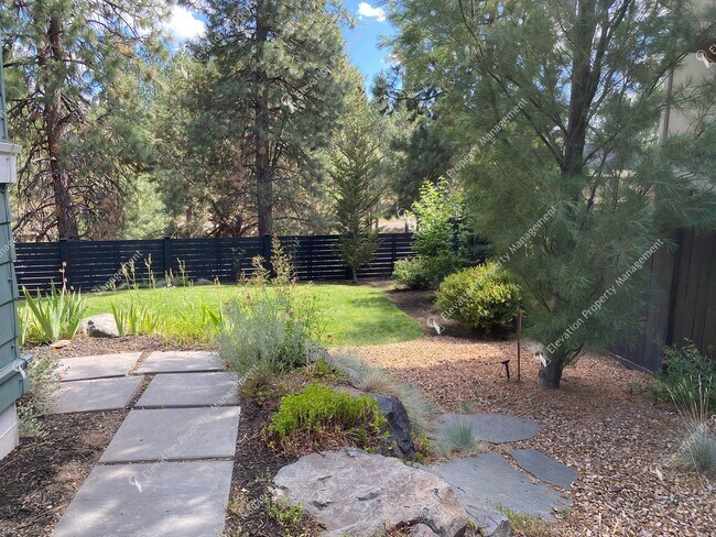 Building Photo - Elegant Single-Level Home in Northwest Cro...