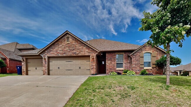 Building Photo - Very Nice 4 Bedroom 2 Bath + Study Home in Yukon Schools