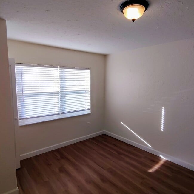 Building Photo - 2230 Grove St S