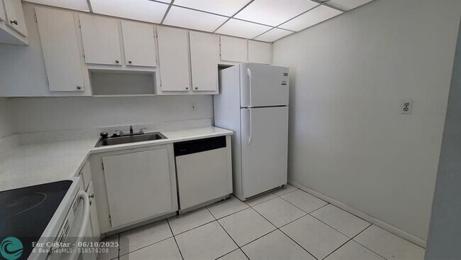 Building Photo - 4374 NW 9th Ave