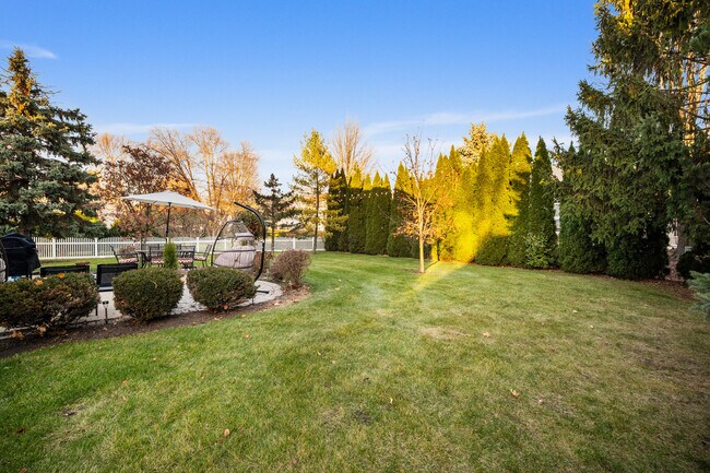 Building Photo - 142 N Dixon Dr