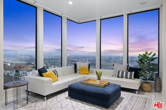 Building Photo - 2231 Sunset Plaza Dr
