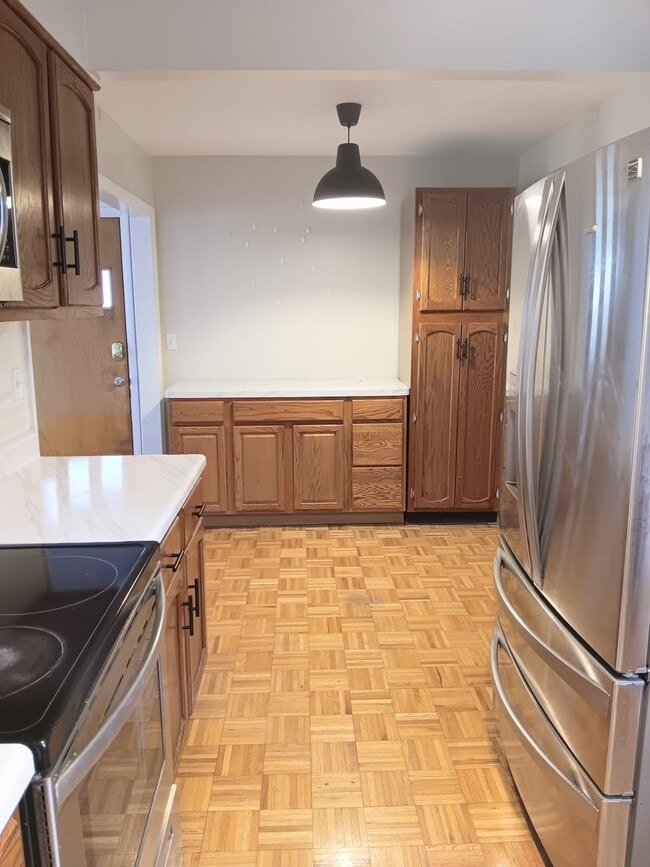 Building Photo - 3 Bedroom single family home in South Hills