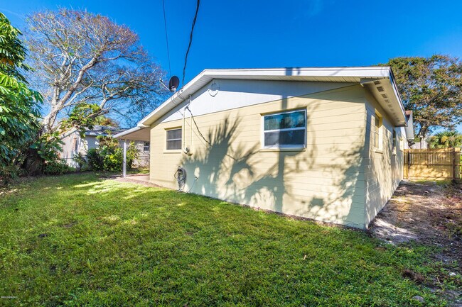 Building Photo - 136 Valencia Dr