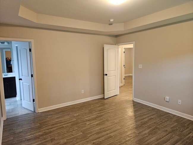 Building Photo - Charming 3-bedroom, 2-bathroom unfurnished...