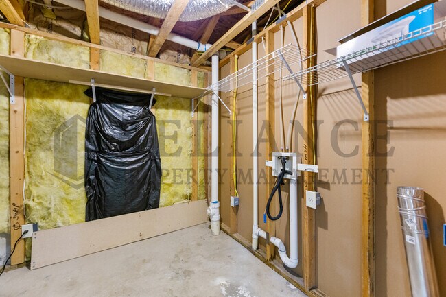 Building Photo - 621 S Longbranch Dr