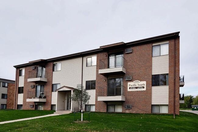 Fargo, ND Pacific South Apartments | Exterior - Pacific South