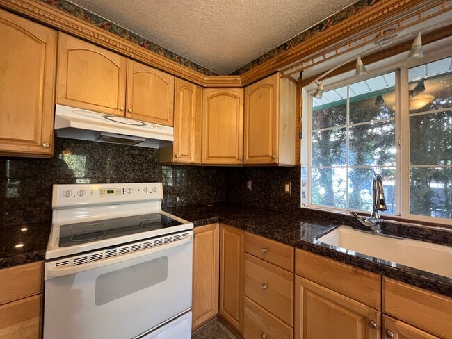Building Photo - 4019 SE 66th Ave