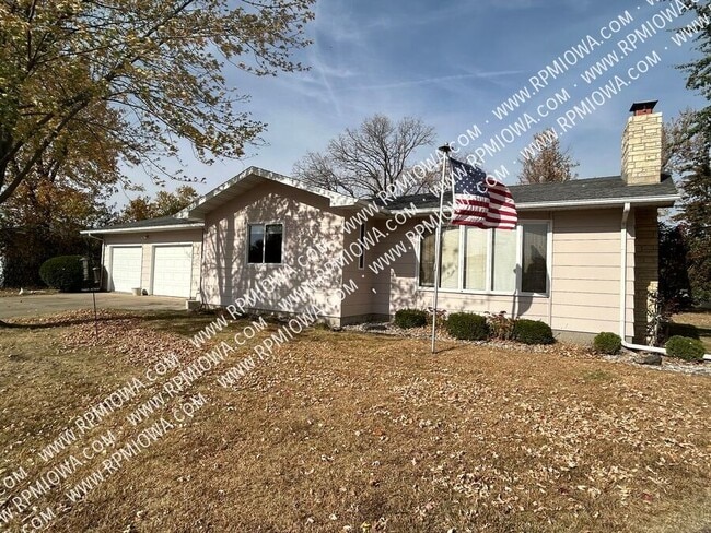 Building Photo - 605 4th Ave