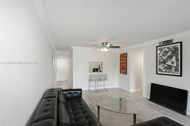 Building Photo - 6886 N Kendall Dr
