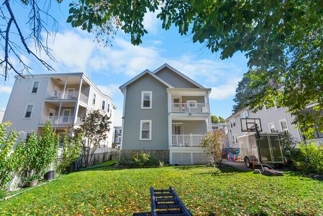 Building Photo - 36 Turner St