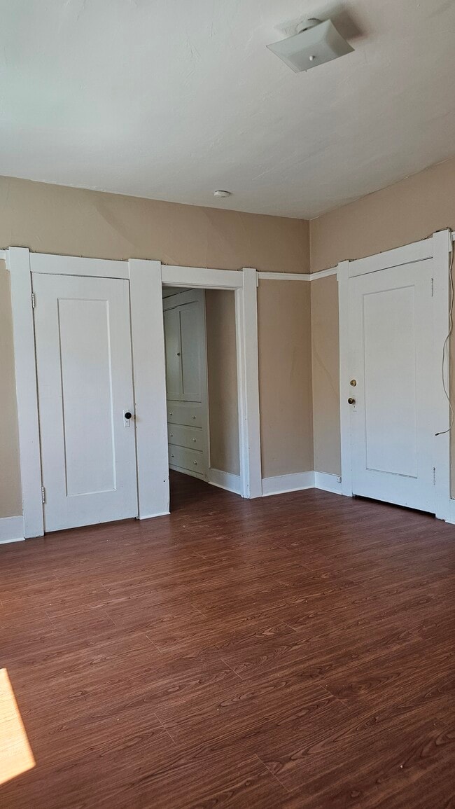 Building Photo - 325 E Saint James St