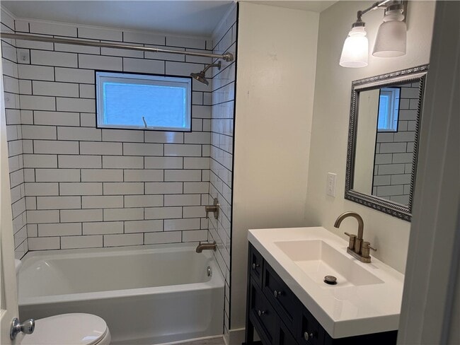 Building Photo - 210 Conhocton St