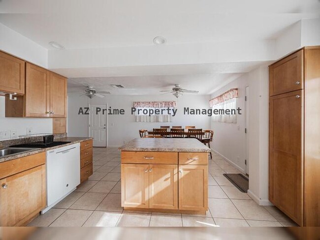 Building Photo - 530 W 15th St