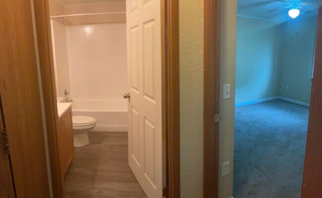 Building Photo - Spacious 1/1 in a great location! Call for...