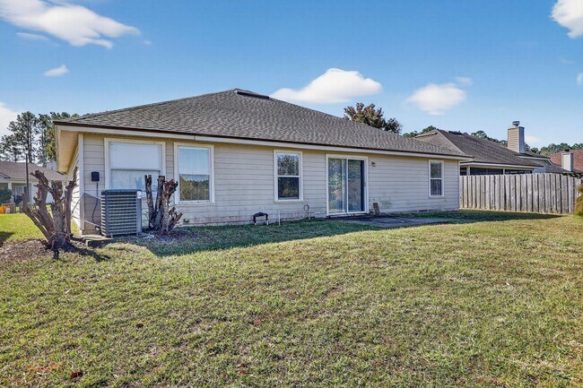Building Photo - 9205 Redtail Dr
