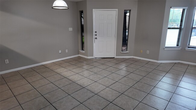 Building Photo - 3032 La Estancia Ln