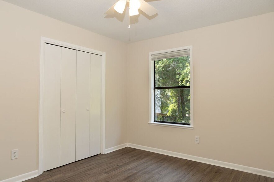Building Photo - 107 Hampton Dr