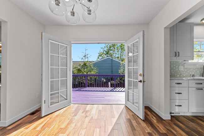 Building Photo - 4bd/2.75ba Seattle Home