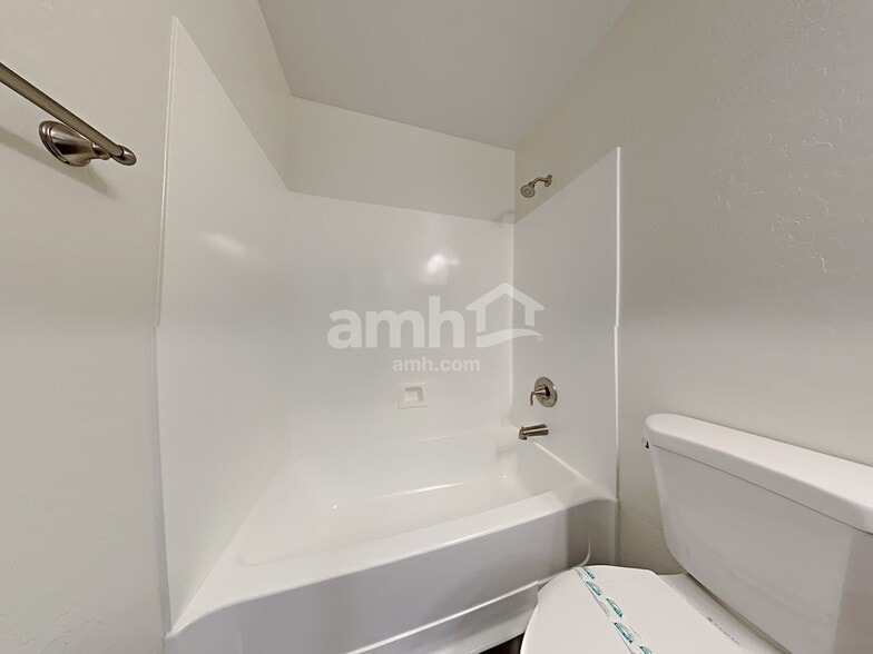 Building Photo - 14920 N 172nd Ln