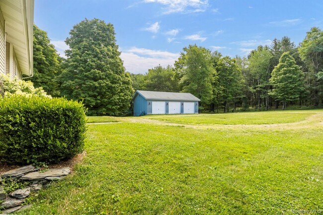 Building Photo - 860 Hunns Lake Rd