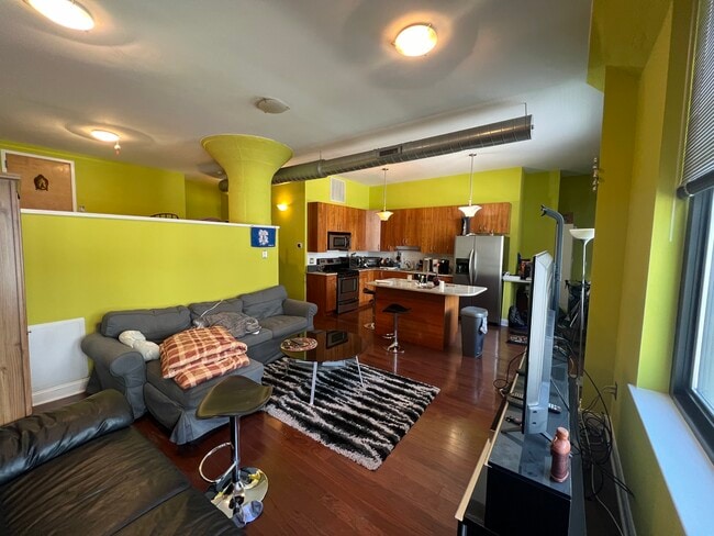 Building Photo - 1100 S Broad St