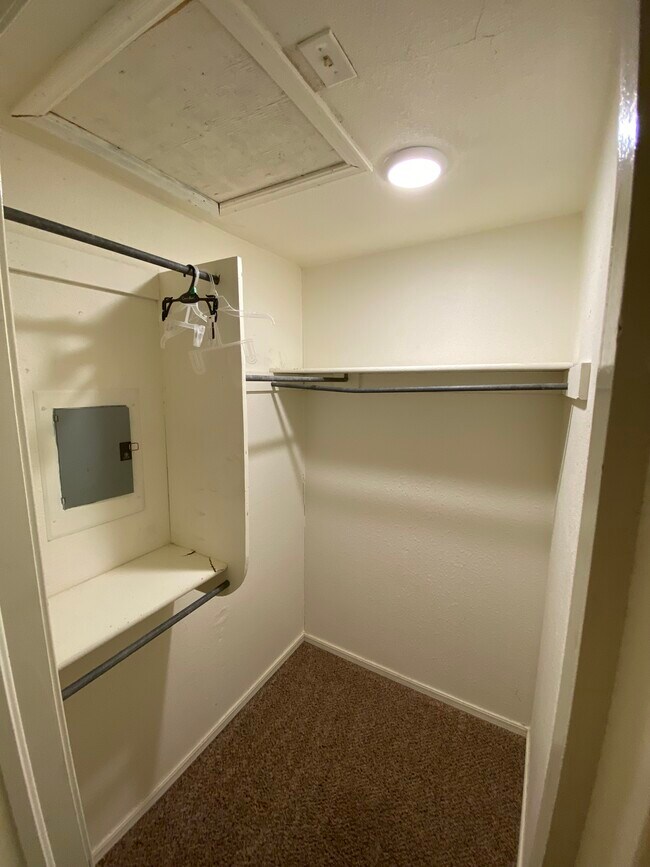 Building Photo - 8309 S Brookline Ave