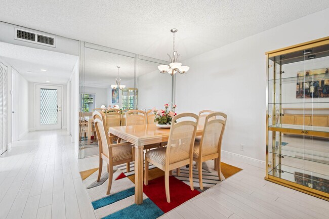 Building Photo - 15450 Pembridge Dr