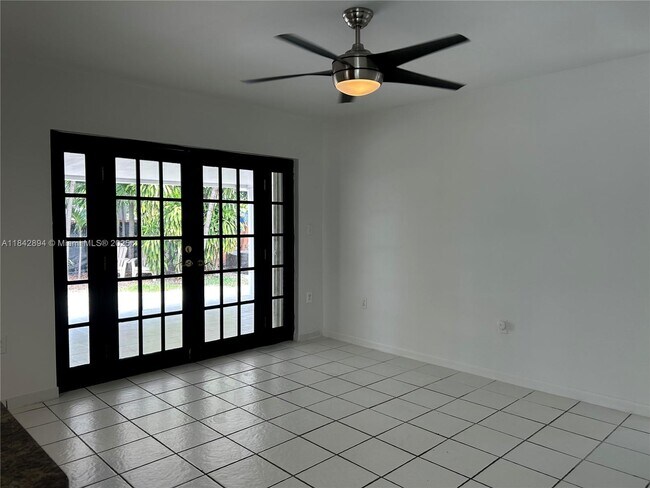 Building Photo - 955 SW 87th Ct