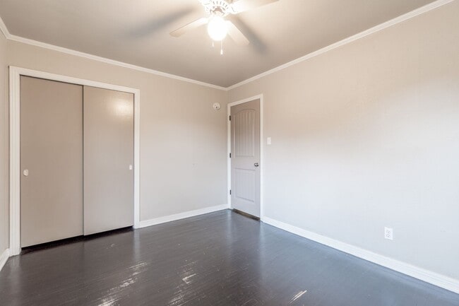 Building Photo - Cozy Comfort in a Great Location: Spacious...