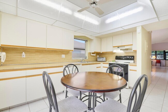 Building Photo - 13759 Date Palm Ct