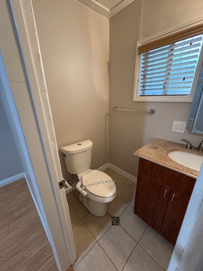 Building Photo - CRENSHAW 17024-17026